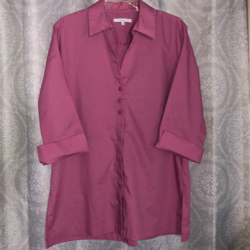 Like new dusty pink Foxcroft tunic-style, half sleeve blouse. Size 14